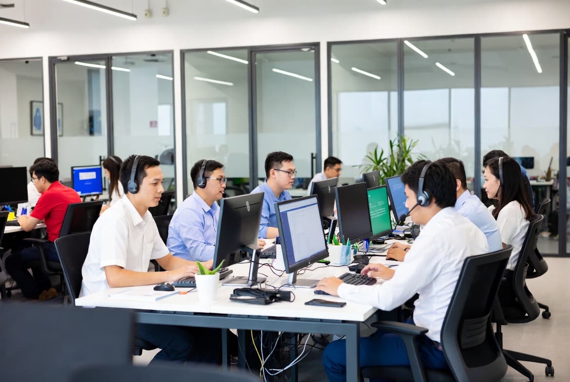 Ứng dụng AI trong B2B Việt Nam — Cách doanh nghiệp thắng lợi trong kỷ nguyên dữ liệu